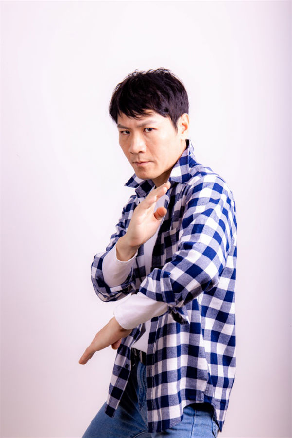 导演刘家勇定妆照出品人曾广泉,总导演刘家勇,执行导演梁玮侨,总制片