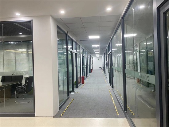 研发中心.jpg 研发中心.jpg